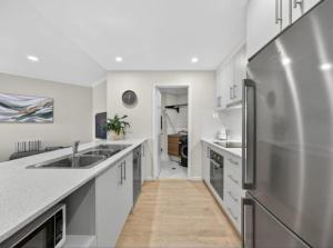 Apartment with Private Balcony & Parking in Perth CBD