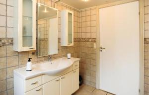 2 Bedroom Beautiful Apartment In Brørup