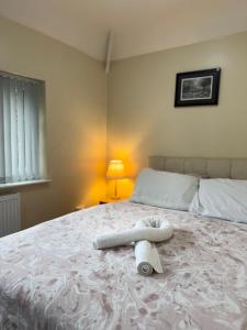 Luxury 2 bed house and Pool table in Harborne