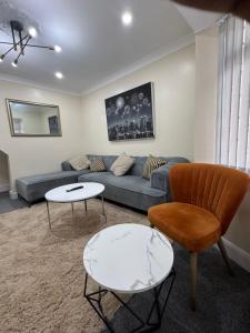 Luxury 2 bed house and Pool table in Harborne