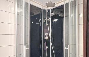 5 Bedroom Nice Home In Motala