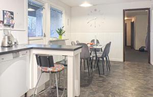 5 Bedroom Nice Home In Motala