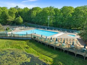 Lakefront, Hot Tub, Hiking, Pool, Pickleball, Pets