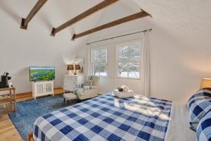 Lakefront, Hot Tub, Hiking, Pool, Pickleball, Pets