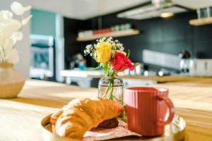 Spa Lodge - Stunning 3Bed Oasis, Driveway Parking, Garden