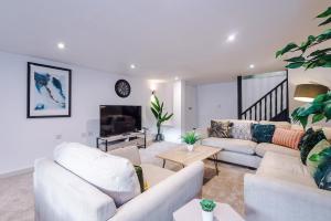 Spa Lodge - Stunning 3Bed Oasis, Driveway Parking, Garden