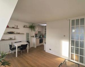 Fantastic 1-bedroom Notting Hill flat with stunning views