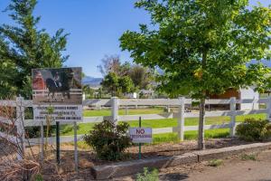 Marbella Lane - Eccentric 4BR Modern Ranch Home