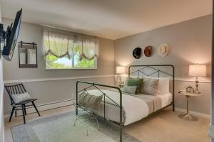 Marbella Lane - Eccentric 4BR Modern Ranch Home