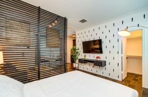 Heights Oasis - Chic Houston Heights Private Studio