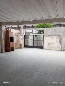 Casa Familiar Espaçosa,Churrasqueira e Garagem para 2 carros, 400m Praia