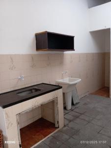 Casa Familiar Espaçosa,Churrasqueira e Garagem para 2 carros, 400m Praia