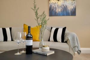 Stunning Warwick Home, EV Charger, Driveway Parking, Free Netflix & Disney