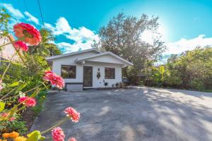 Centrally Located Modern 2bdr Home w Fast WiFi & Parking