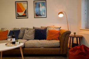 Stylish 3Bed Oasis with Driveway Parking & Free Amazon Prime