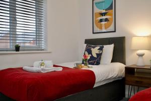 Stylish 3Bed Oasis with Driveway Parking & Free Amazon Prime