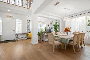 Luxury Hilltop Home Spacious Private Backyard