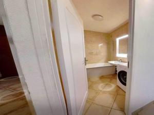 Cozy room in a friendly shared flat Lyon 8th