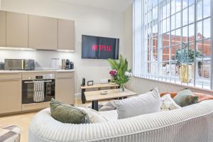 Central Jewellery Quarter 2 Bedroom Apartment with Workspace