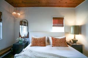 the reverie - romantic & eclectic with pool & hot tub at The Ponderosa