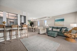 3 Bedroom Direct Ocean Front Capri Condo with Indoor Pool