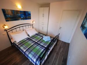 Apartments by the sea Ivan Dolac, Hvar - 16340