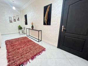 La rose à côté Carry