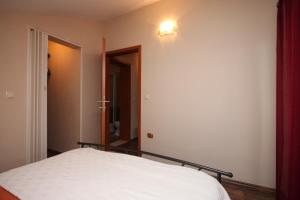 Apartments by the sea Turanj, Biograd - 6177