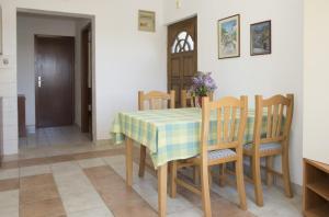 Apartments with parking space Maslinica, Solta - 13135