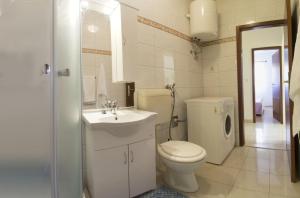 Apartments with parking space Maslinica, Solta - 13135