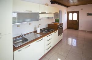 Apartments with parking space Maslinica, Solta - 13135