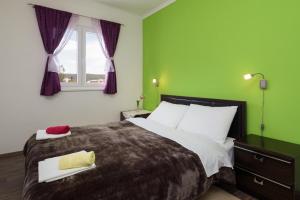 Apartments by the sea Vinisce, Trogir - 16928