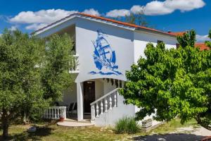 Apartments with parking space Nin, Zadar - 24984