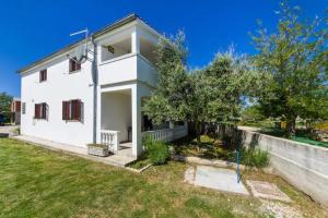 Apartments with parking space Nin, Zadar - 24984