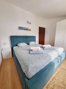 Apartments with parking space Nin, Zadar - 24984