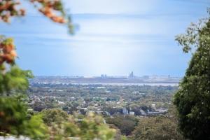 Hilltop Garden View Retreat