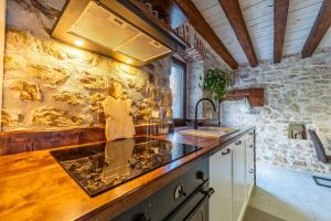 Holiday house with a parking space Nin, Zadar - 25006