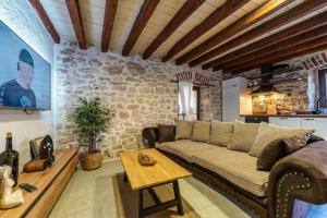 Holiday house with a parking space Nin, Zadar - 25006