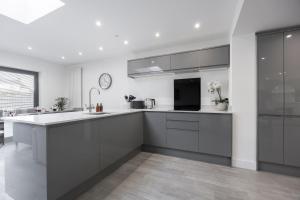 Stylish 3 Bed Home Close to Gloucester City