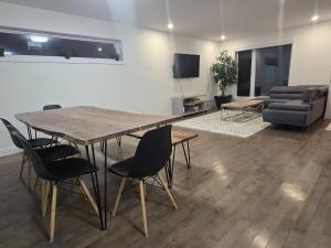 Spacious 4 Bedroom Family Retreat, Minutes from Montréal