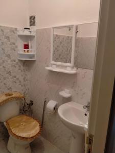 Apartment with Elevator Stadium and CHU within walking distance