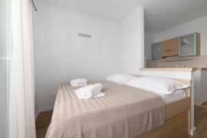 Apartments with parking space Makarska - 6632