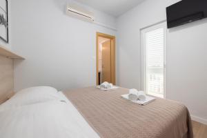 Apartments with parking space Makarska - 6632