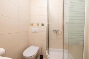 Apartments with parking space Makarska - 6632