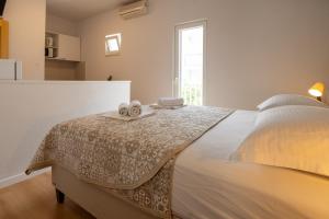 Apartments with parking space Makarska - 6632