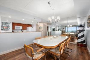 3 Bed2 Bath Direct Ocean Front Capri Condo with Indoor Pool!