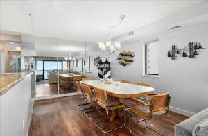 3 Bed2 Bath Direct Ocean Front Capri Condo with Indoor Pool!