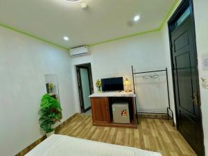 huyền vũ hotel cát bà