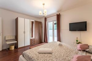 Family-friendly apartments with swimming pool Split - 14401