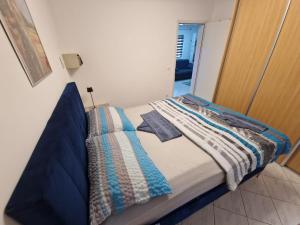 Apartments by the sea Vir - 25042